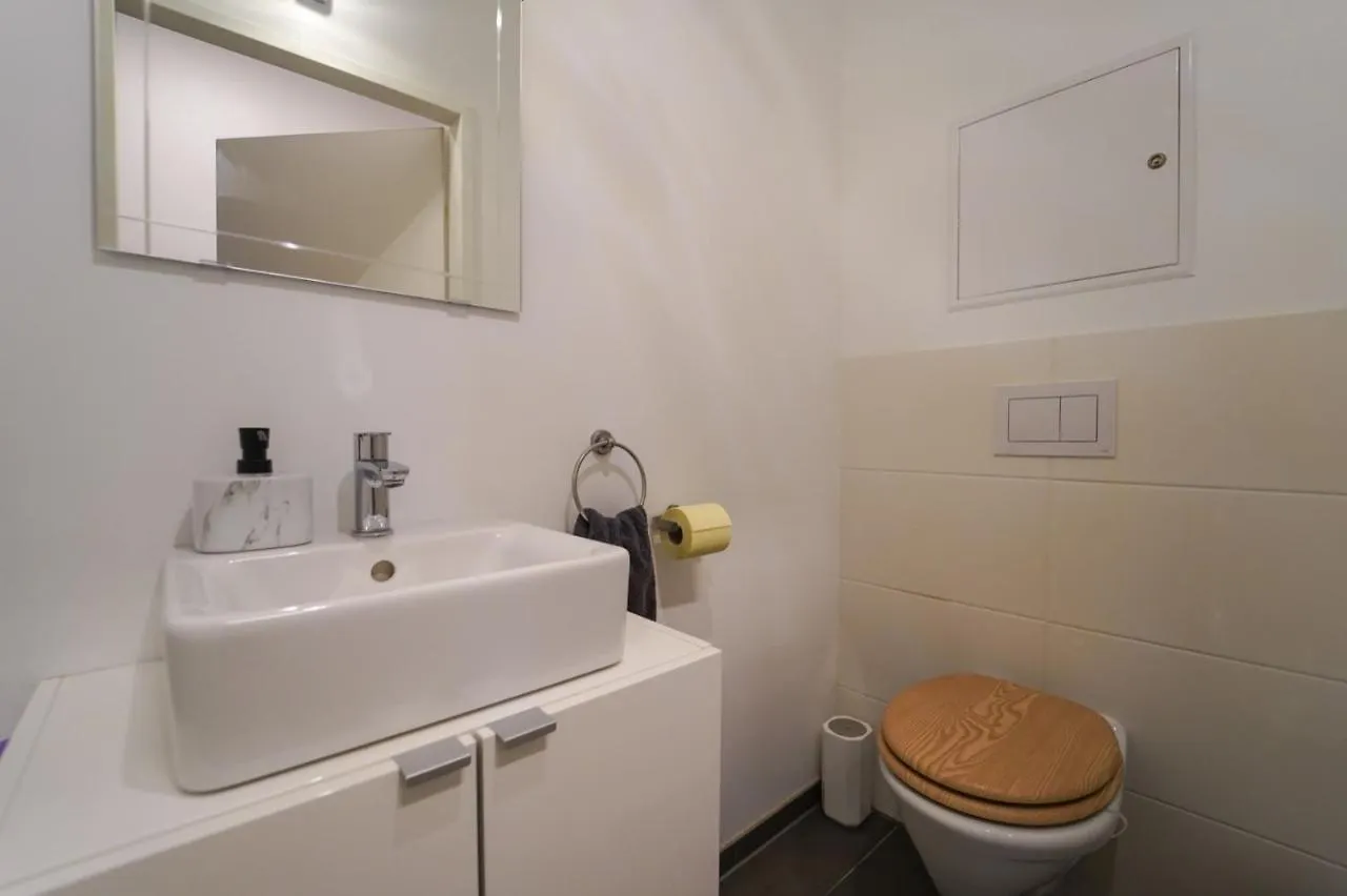Gardenhill Vienna Apartment 0*,